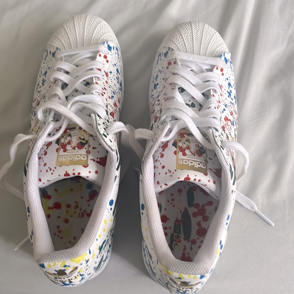 I’m selling some adidas only worn twice